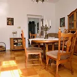 Luxusni S Empirovymi Freskami V Centru Caslavi *