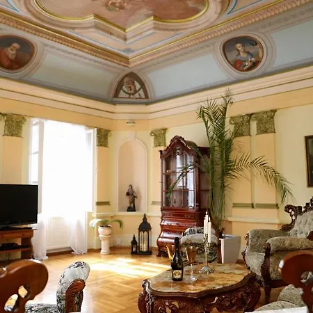 Apartment Luxusni S Empirovymi Freskami V Centru Caslavi Čáslav