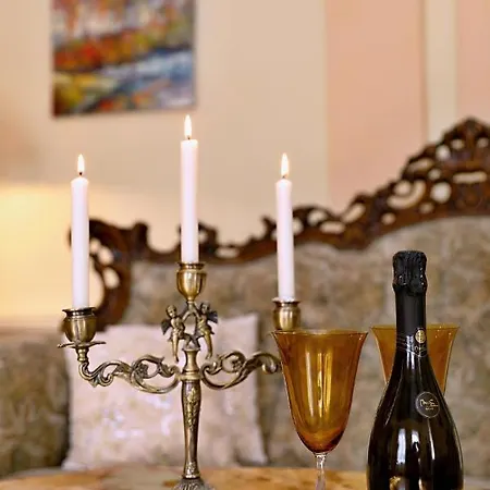 Luxusni S Empirovymi Freskami V Centru Caslavi Apartment Čáslav