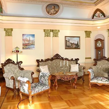 Apartment Luxusni S Empirovymi Freskami V Centru Caslavi Caslav
