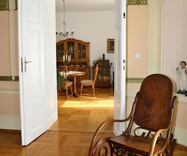Lägenhet Luxusni S Empirovymi Freskami V Centru Caslavi *